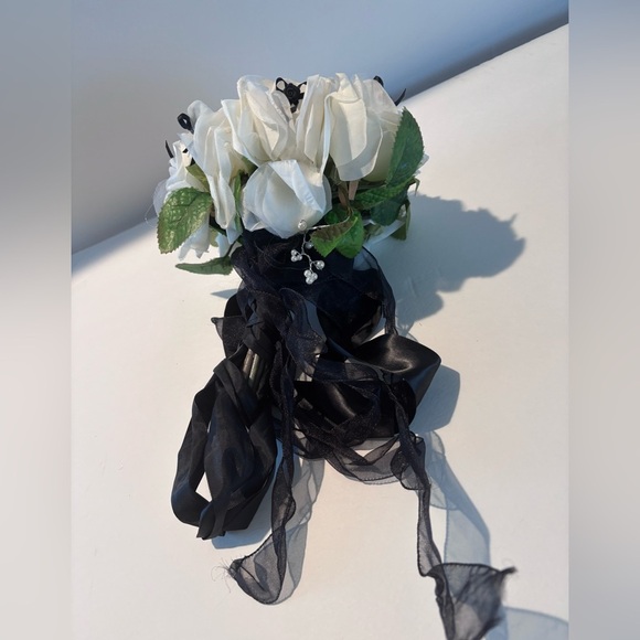Halloween Gothic Bride Bouquet | White Roses w/ Black Ribbons & Pearls | Costume - Picture 5 of 5